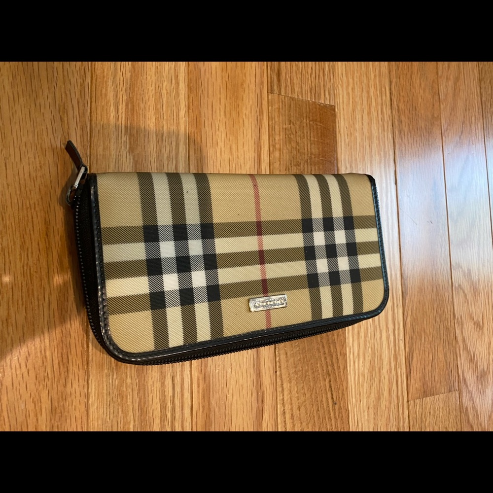Authentic Burberry Novacheck Wallet
